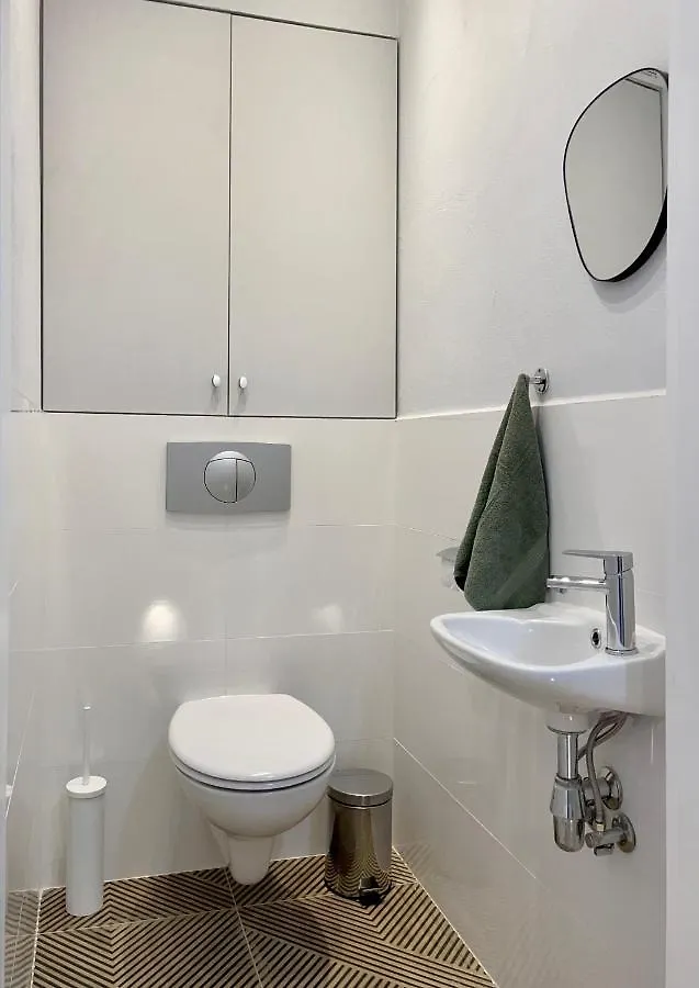 Apartament Przy Atrium Okolice Stacji Metra Rondo Onz Warszawa 0*,  Polen